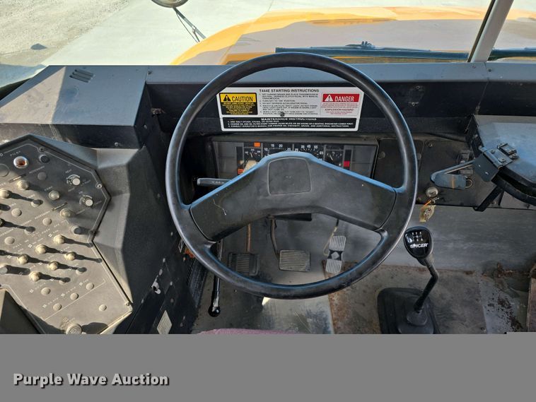 image for item DT6789 2000 Blue Bird 3800 school bus