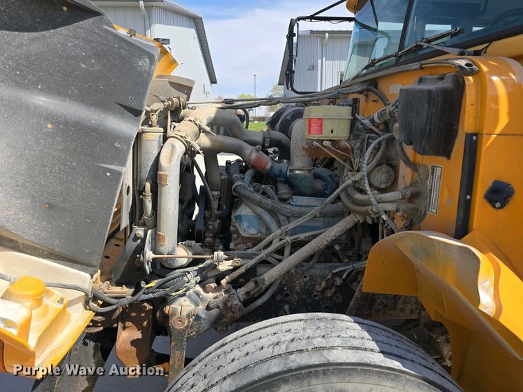 image for item DT6789 2000 Blue Bird 3800 school bus