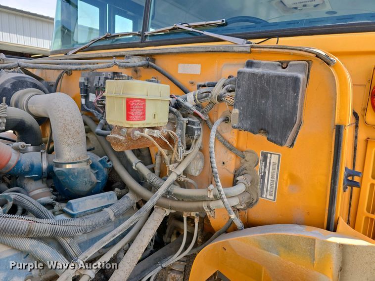 image for item DT6789 2000 Blue Bird 3800 school bus