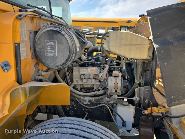 image for item DT6789 2000 Blue Bird 3800 school bus