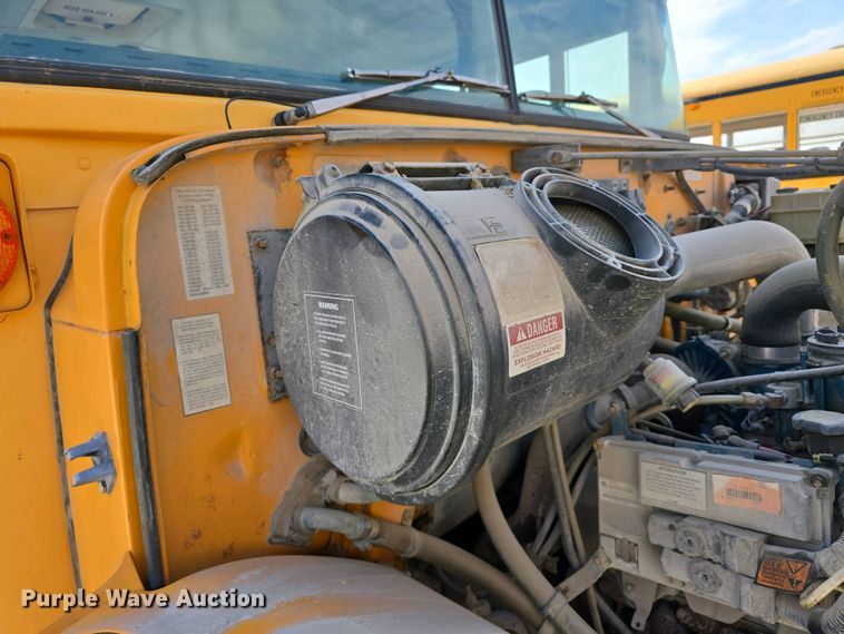 image for item DT6789 2000 Blue Bird 3800 school bus