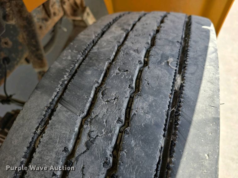 image for item DT6789 2000 Blue Bird 3800 school bus