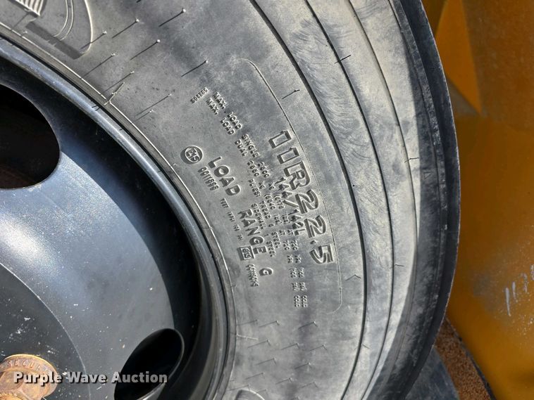 image for item DT6789 2000 Blue Bird 3800 school bus