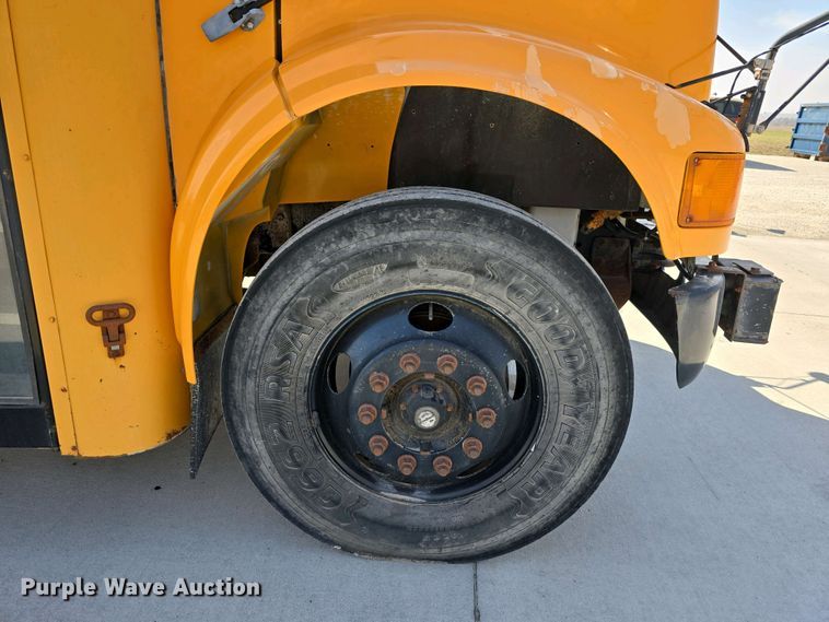 image for item DT6789 2000 Blue Bird 3800 school bus