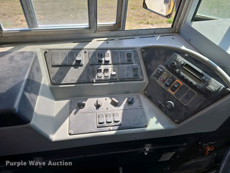 image for item DT6790 2003 Blue Bird 3800 school bus