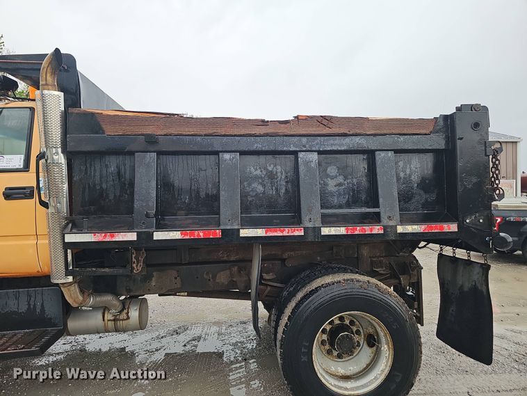 image for item DT6812 2000 GMC C7500 dump truck