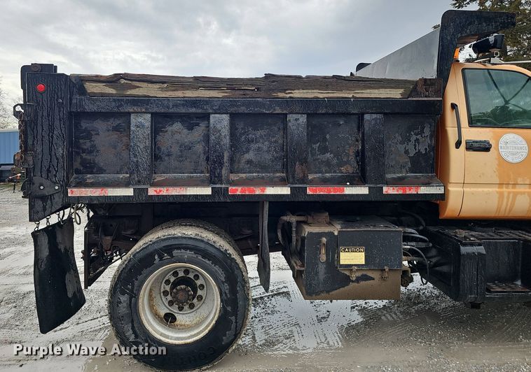 image for item DT6812 2000 GMC C7500 dump truck