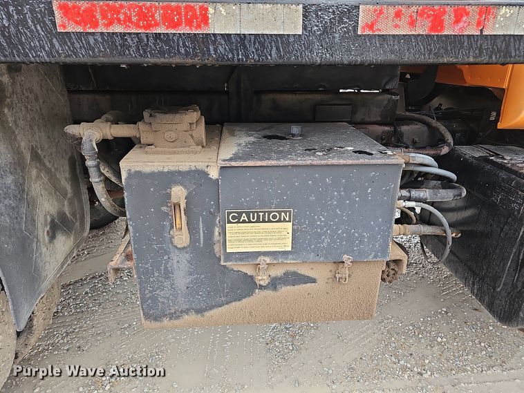 image for item DT6812 2000 GMC C7500 dump truck