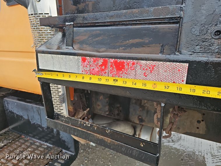 image for item DT6812 2000 GMC C7500 dump truck