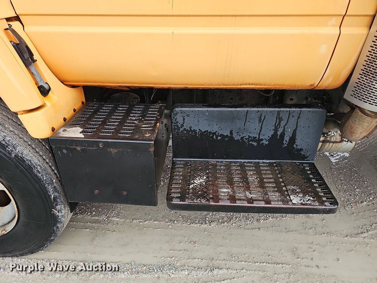 image for item DT6812 2000 GMC C7500 dump truck