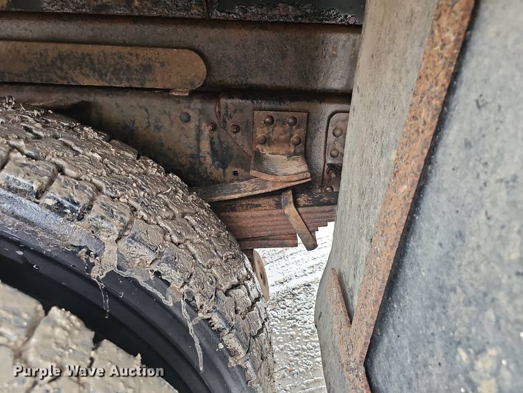 image for item DT6812 2000 GMC C7500 dump truck