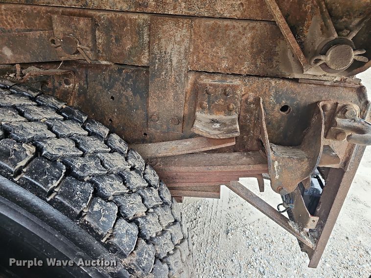 image for item DT6812 2000 GMC C7500 dump truck