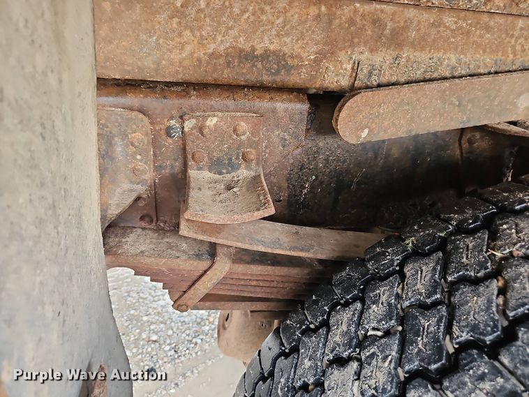 image for item DT6812 2000 GMC C7500 dump truck