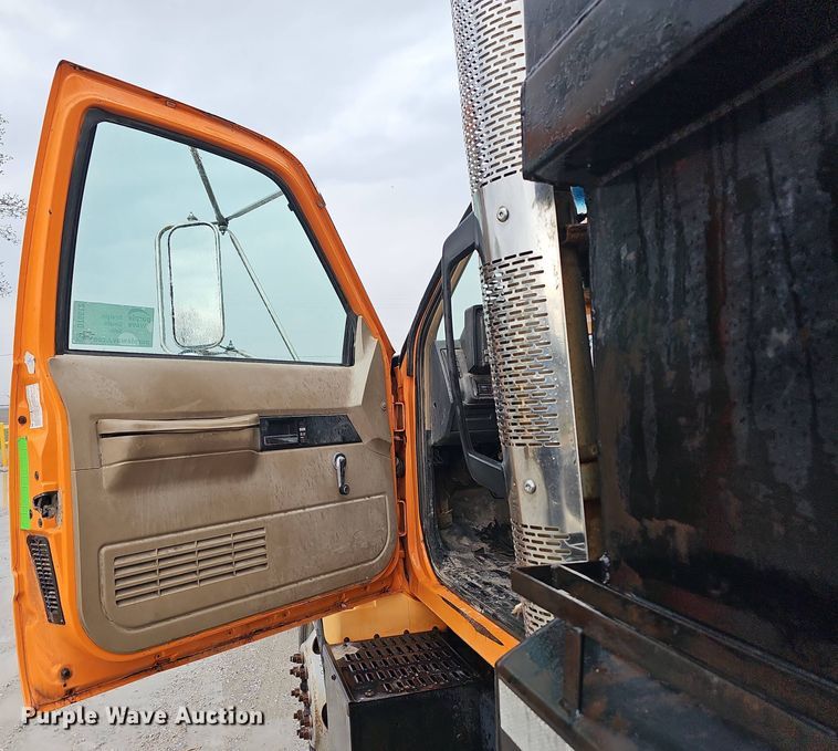 image for item DT6812 2000 GMC C7500 dump truck