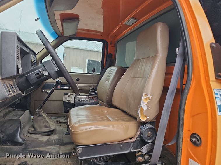 image for item DT6812 2000 GMC C7500 dump truck