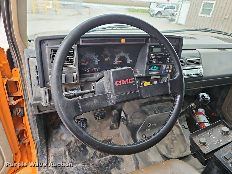 image for item DT6812 2000 GMC C7500 dump truck