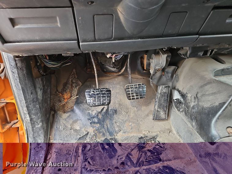 image for item DT6812 2000 GMC C7500 dump truck