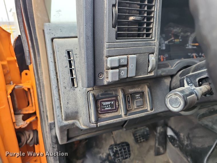 image for item DT6812 2000 GMC C7500 dump truck