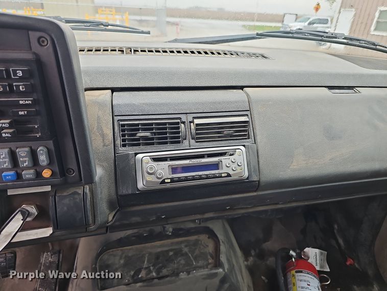 image for item DT6812 2000 GMC C7500 dump truck