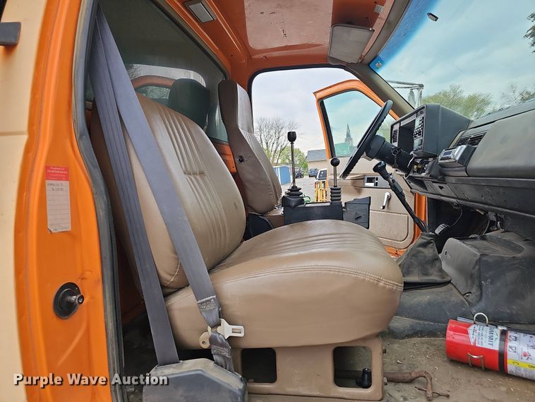 image for item DT6812 2000 GMC C7500 dump truck