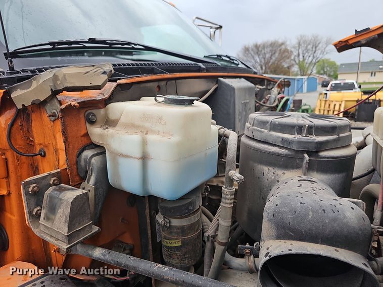 image for item DT6812 2000 GMC C7500 dump truck