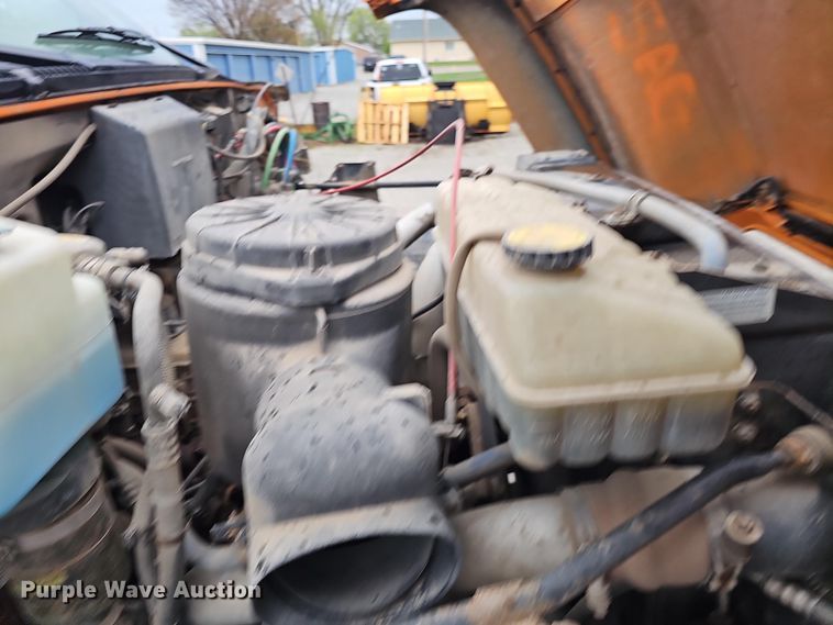 image for item DT6812 2000 GMC C7500 dump truck