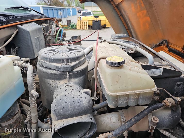 image for item DT6812 2000 GMC C7500 dump truck