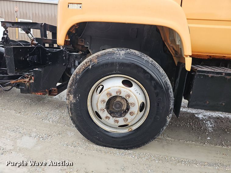 image for item DT6812 2000 GMC C7500 dump truck