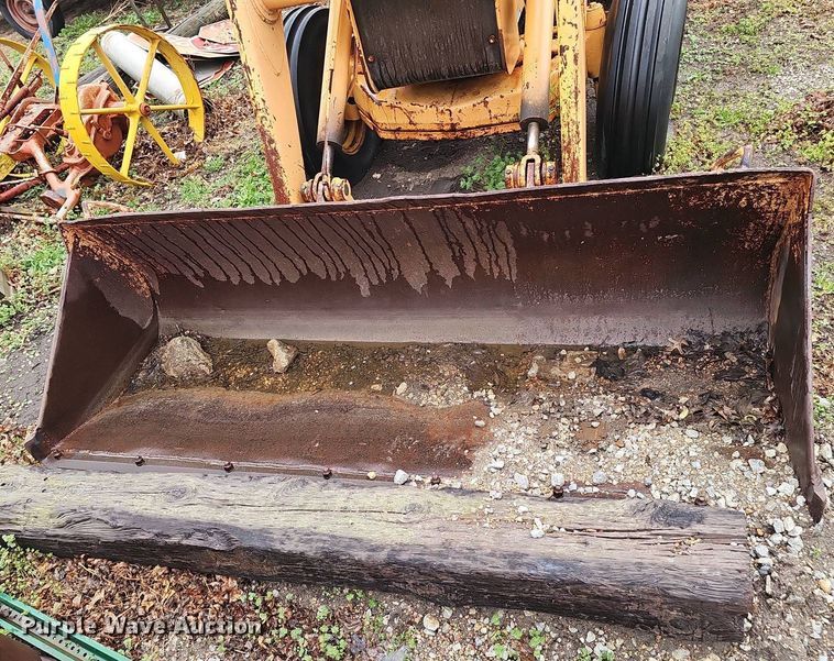 image for item DT6813 1981 John Deere 410B backhoe