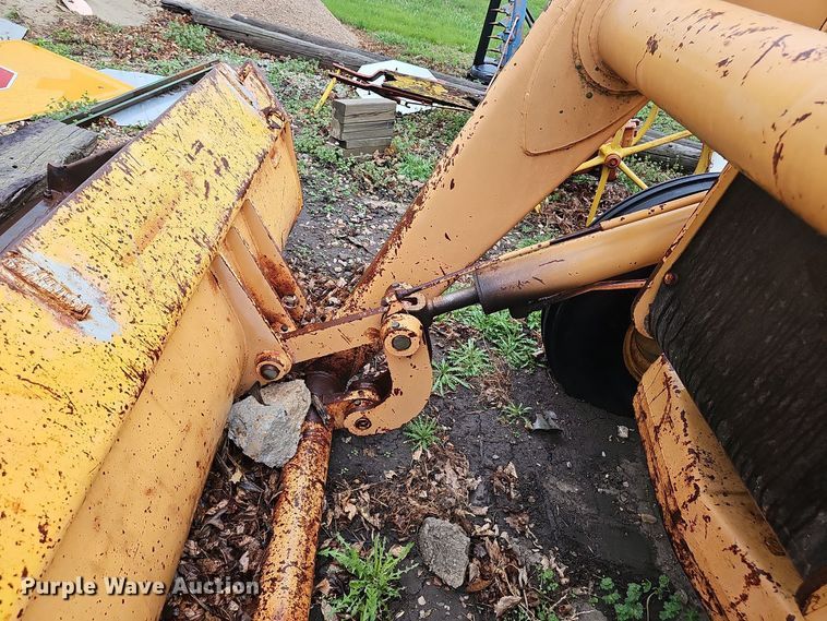 image for item DT6813 1981 John Deere 410B backhoe