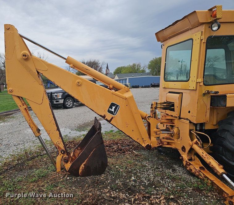 image for item DT6813 1981 John Deere 410B backhoe