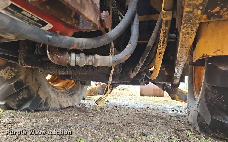 image for item DT6813 1981 John Deere 410B backhoe