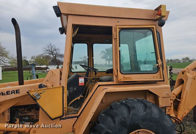 image for item DT6813 1981 John Deere 410B backhoe