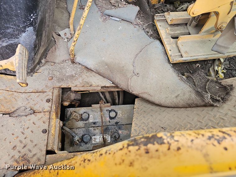 image for item DT6813 1981 John Deere 410B backhoe