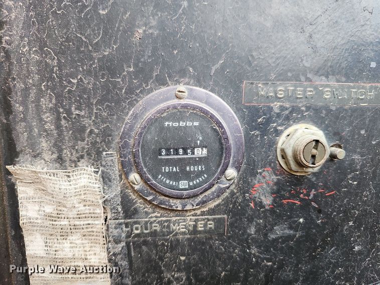 image for item DT6813 1981 John Deere 410B backhoe