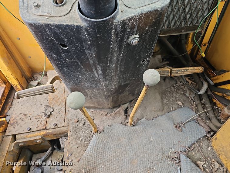 image for item DT6813 1981 John Deere 410B backhoe