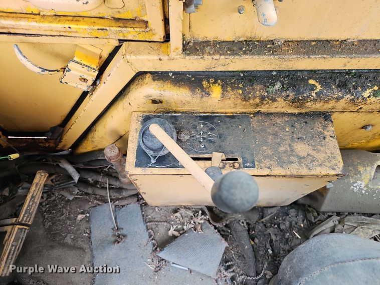 image for item DT6813 1981 John Deere 410B backhoe