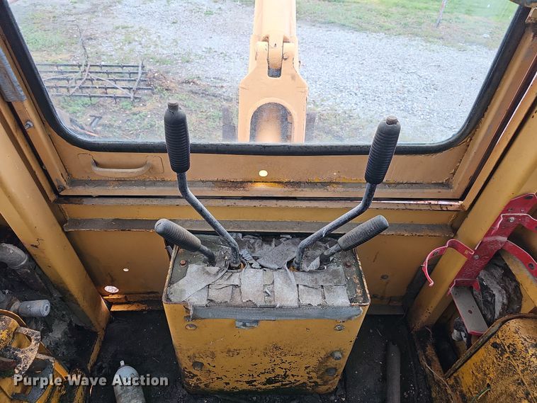 image for item DT6813 1981 John Deere 410B backhoe