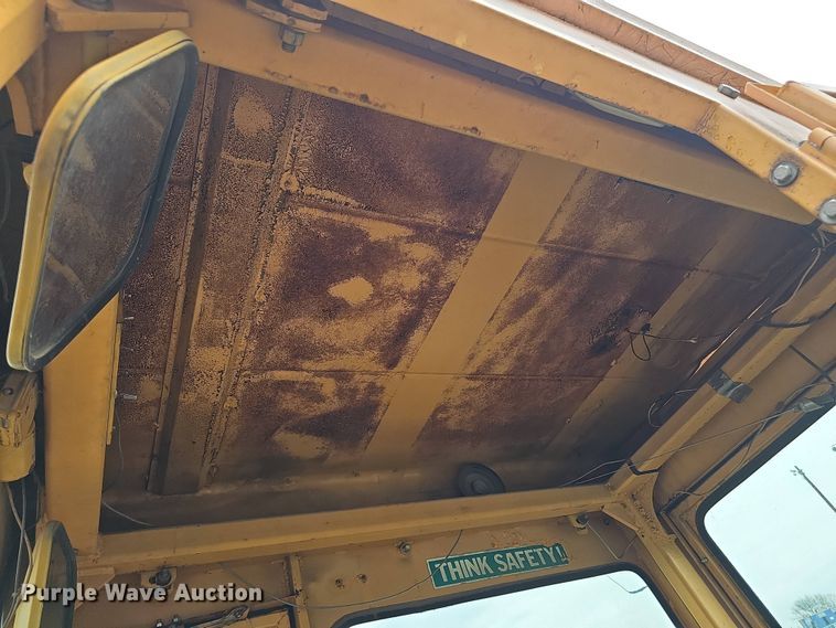 image for item DT6813 1981 John Deere 410B backhoe