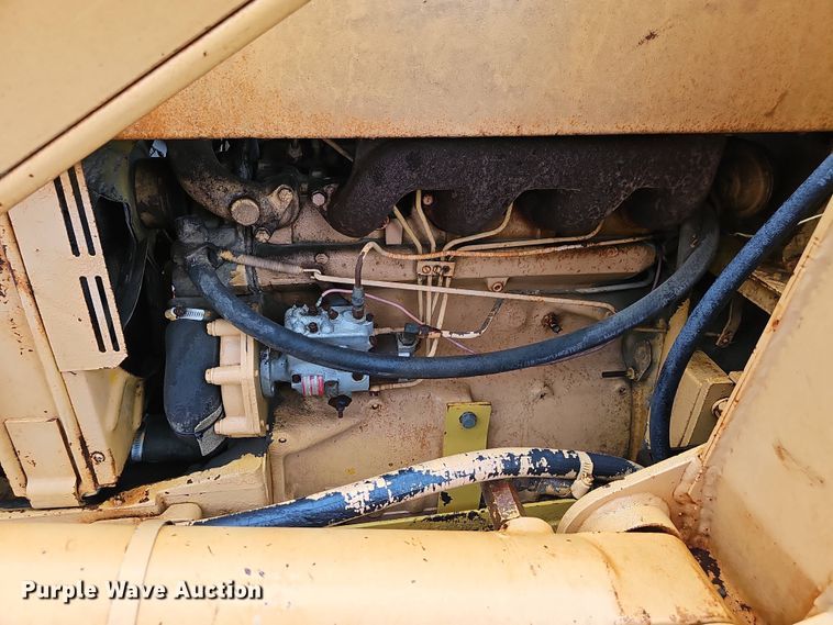 image for item DT6813 1981 John Deere 410B backhoe