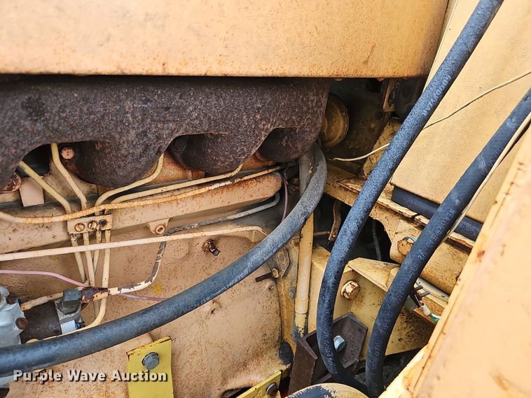 image for item DT6813 1981 John Deere 410B backhoe
