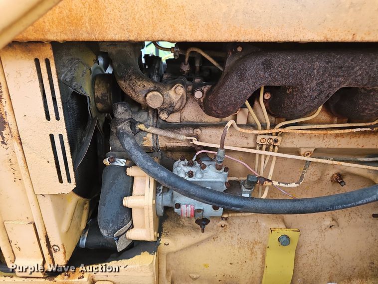 image for item DT6813 1981 John Deere 410B backhoe