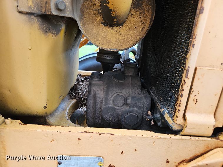 image for item DT6813 1981 John Deere 410B backhoe