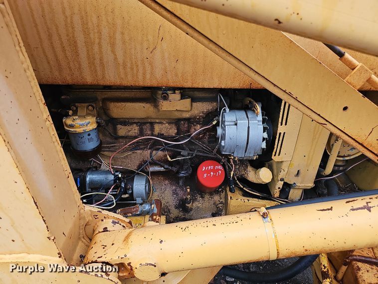 image for item DT6813 1981 John Deere 410B backhoe