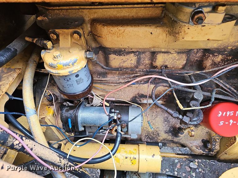 image for item DT6813 1981 John Deere 410B backhoe