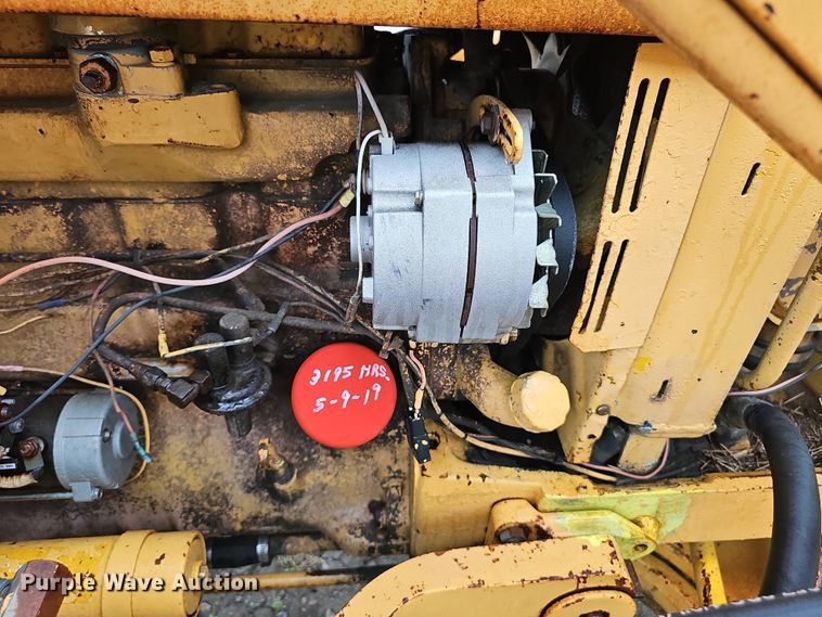 image for item DT6813 1981 John Deere 410B backhoe