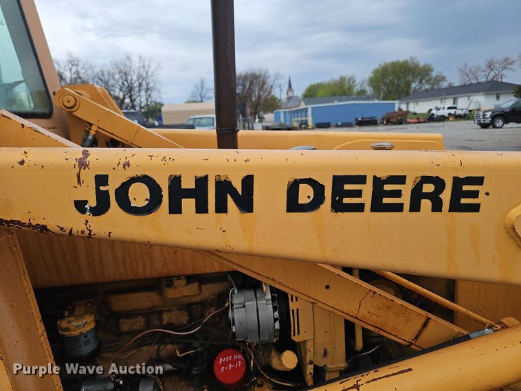 image for item DT6813 1981 John Deere 410B backhoe