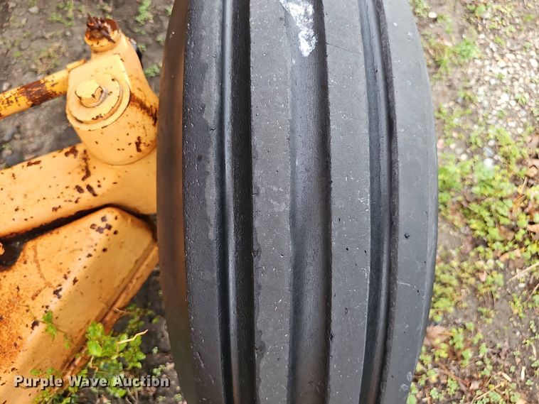 image for item DT6813 1981 John Deere 410B backhoe