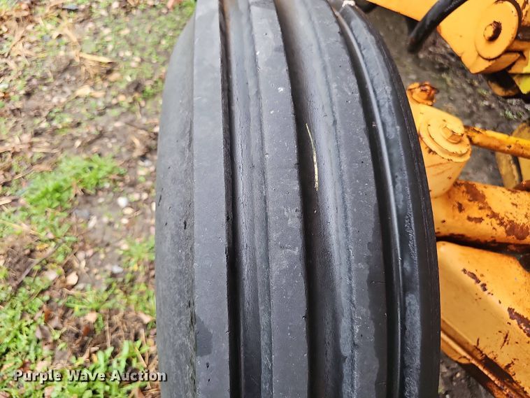 image for item DT6813 1981 John Deere 410B backhoe