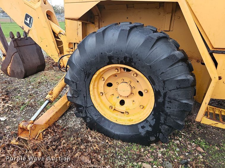 image for item DT6813 1981 John Deere 410B backhoe